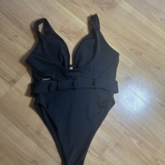 BuffBunny cheeky One Piece Swimsuit S Med Black EXC Cond - Picture 3 of 5
